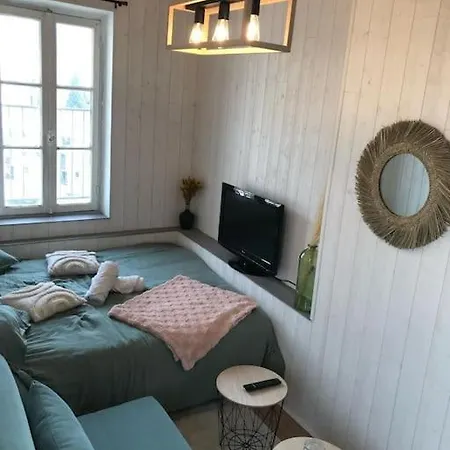 Lumineux Sous Les Toits De *