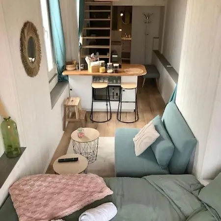 Lumineux Sous Les Toits De 芒通