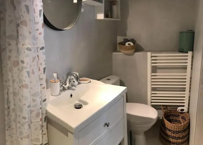 Lumineux Sous Les Toits De דירה *