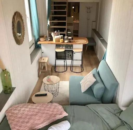 Lumineux Sous Les Toits De מנטון